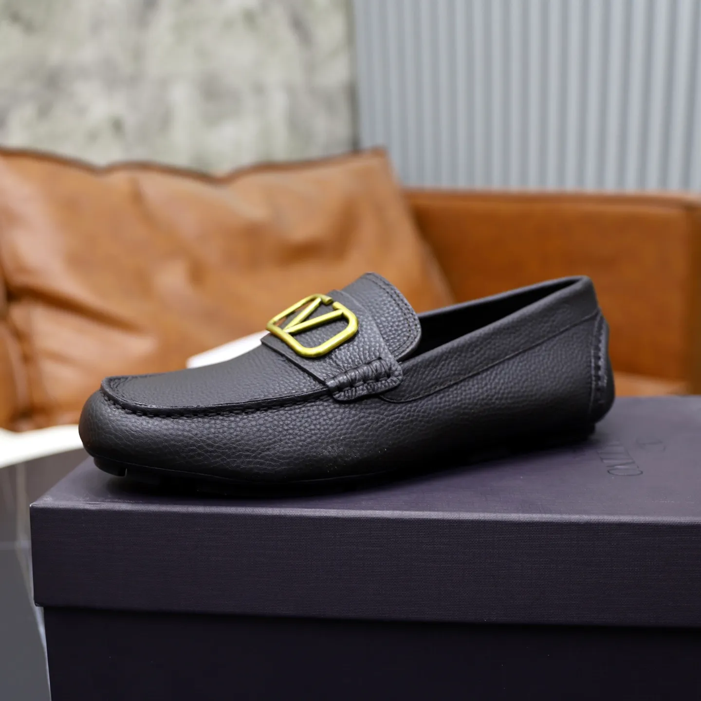 Men's shoes: 640💰VALENTINO, made of imported cowhide with imported water-dyed cow lining, iconic hardware and iconic wear-resistant outsole. 38-45 (customized at 45) VALENTINO packaging All orders enjoy the brand’s iconic product packaging